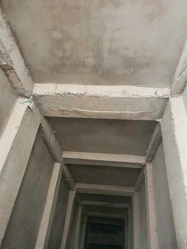 hố thang máy bên tông tường gạch