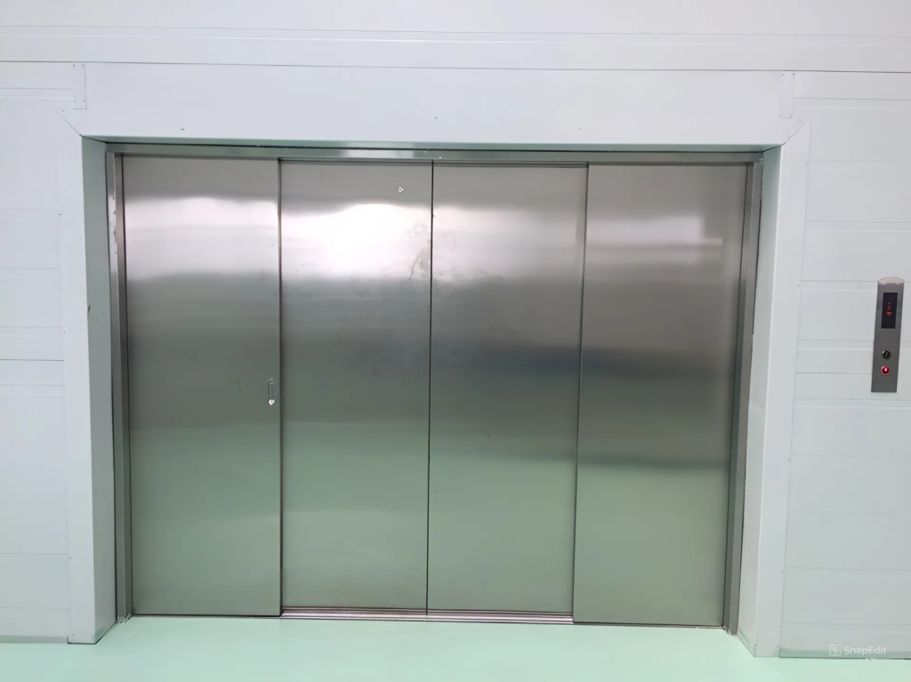 Thang máy tải hàng 3000kg cửa 4 cánh